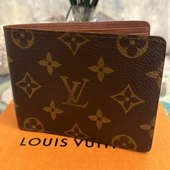 SOLD OUT Louis Vuitton Monogram 10 mans wallet this is 9/10 Authentic Lv wallet. - Picture 12 of 12